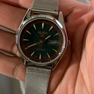 Seiko red green watch